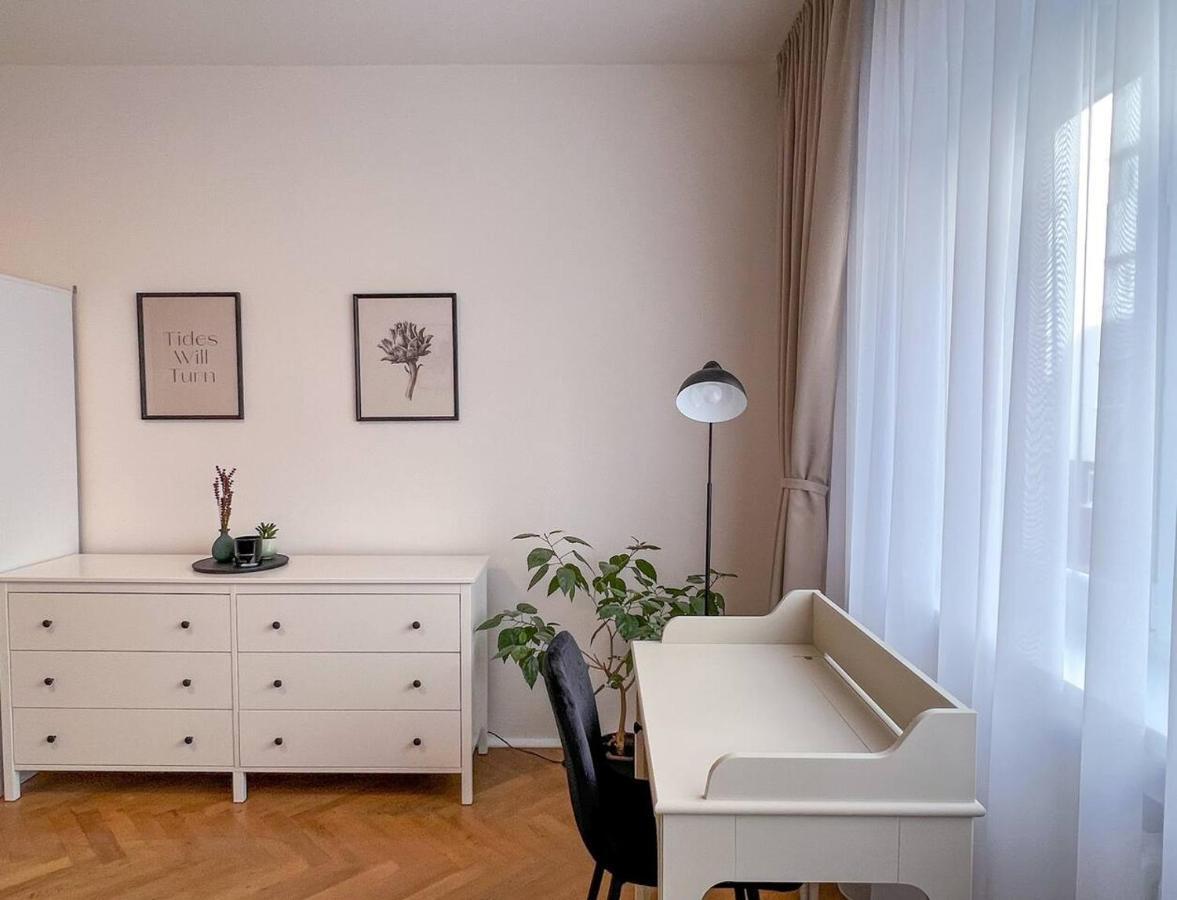 96M2 Of Comfort And Style: 4Bd Apartment In Old Town Bratislava Exterior photo